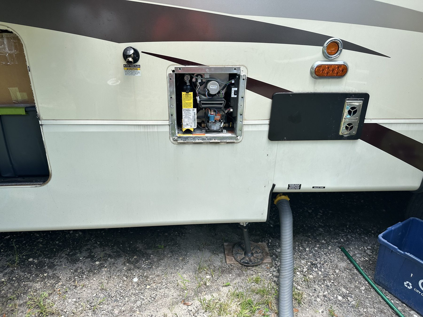 RV parked at a mobile repair service call